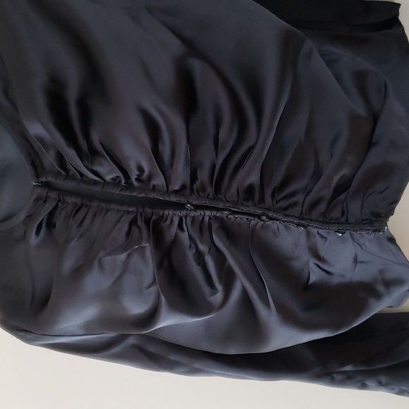 House of Harlow satiny keyhole top - Picture 2 of 8